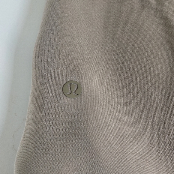 NWOT Lululemon On The Fly Skirt Woven Frontier Tan Elastic Waist Knee Length 8 - Picture 8 of 8